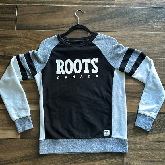 Roots Tops - Woman’s Roots Canada 🇨🇦 Crewneck Sweatshirt